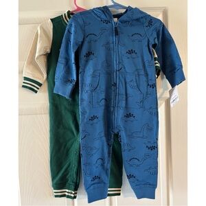 Bundle of two Carters onesies 💚💙